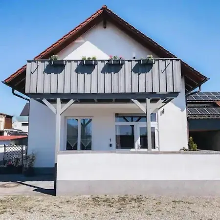 Ferienwohnung Nr 4 Im Gemutlichen Gastehaus Benedikt * Friedrichshafen